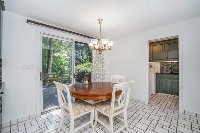 $925,000 | 15 Rushleigh Road, West Hartford, CT 06117