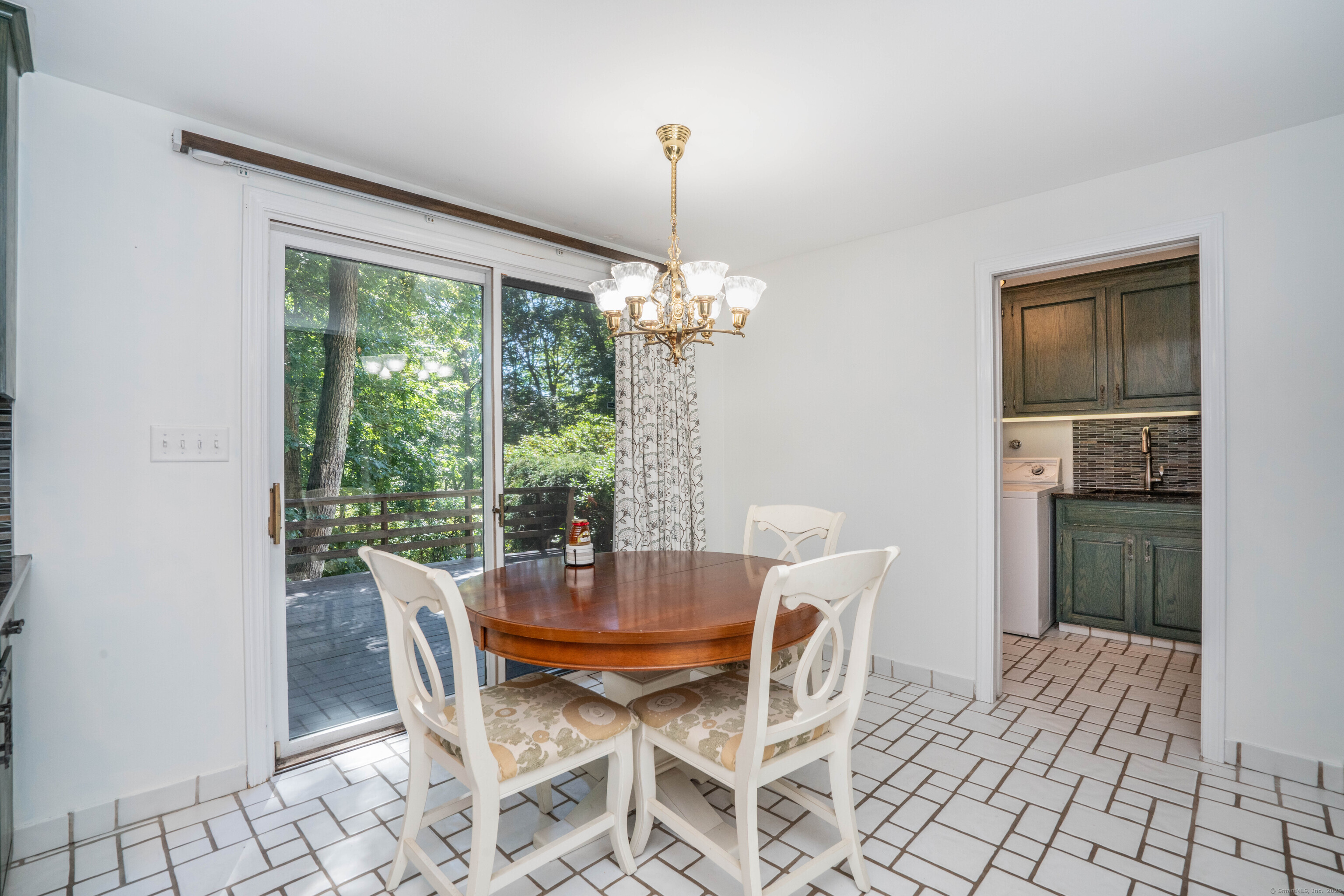 15 Rushleigh Road West Hartford, CT 06117 - Photo 13 of 40