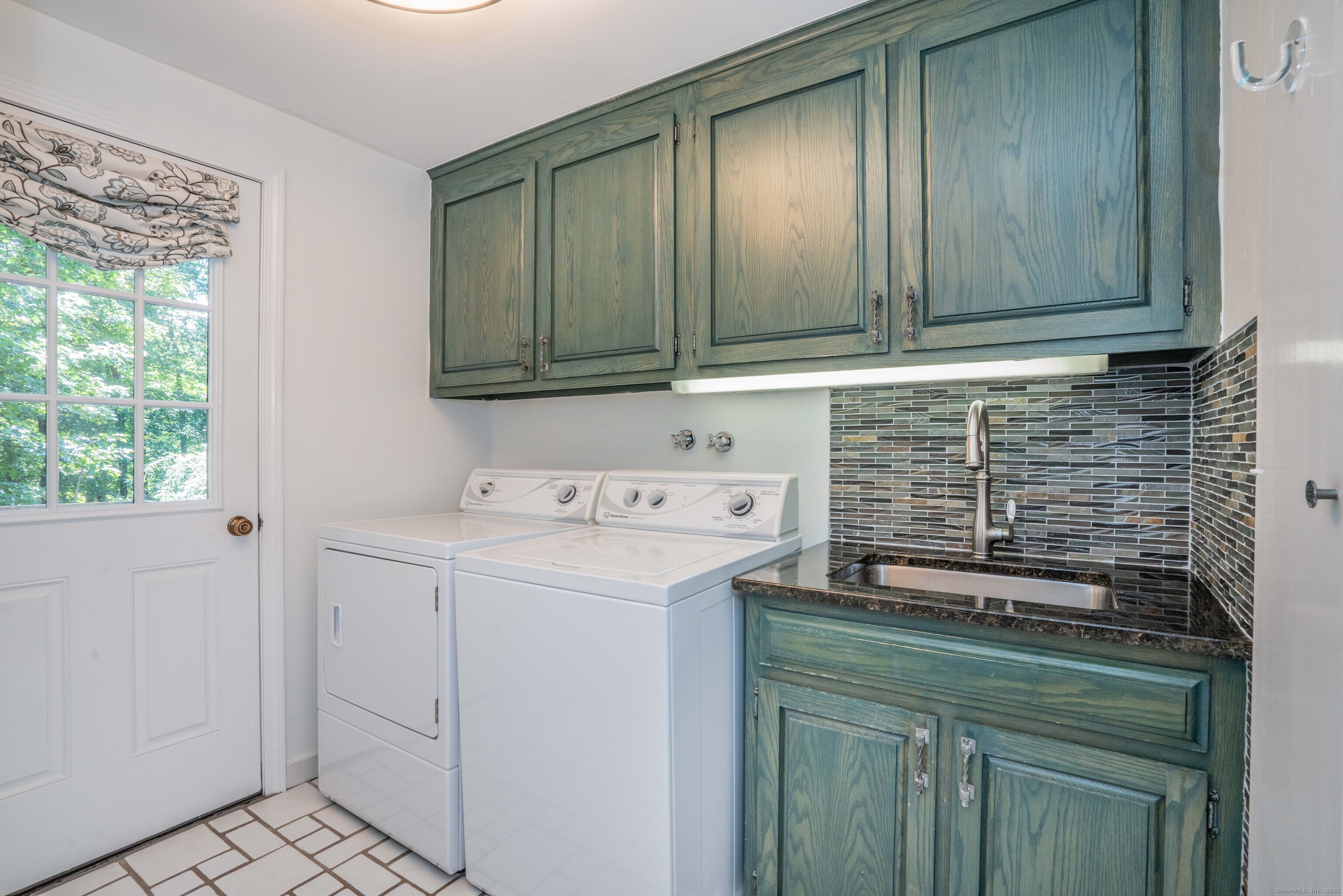 15 Rushleigh Road West Hartford, CT 06117 - Photo 15 of 40