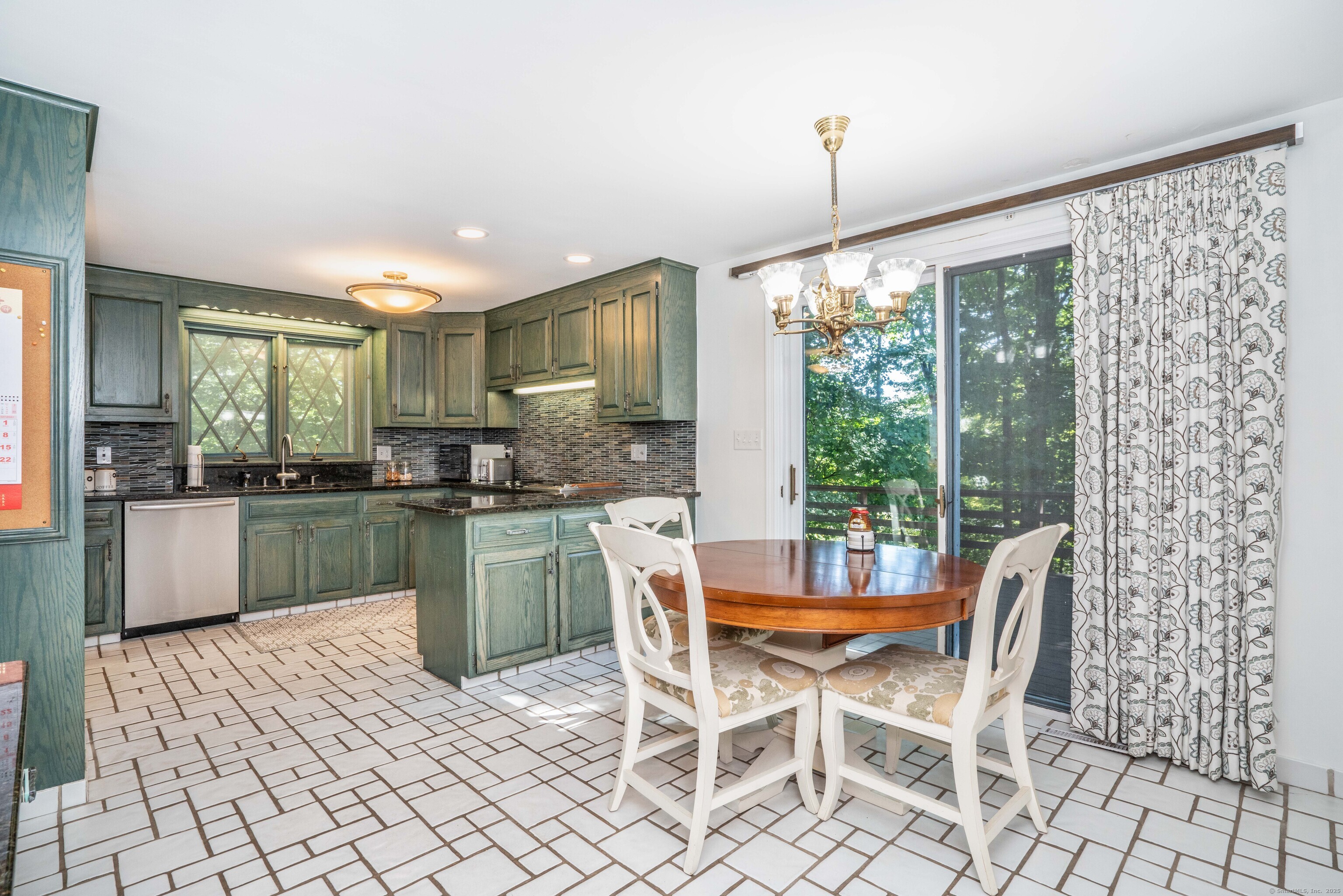 15 Rushleigh Road West Hartford, CT 06117 - Photo 16 of 40