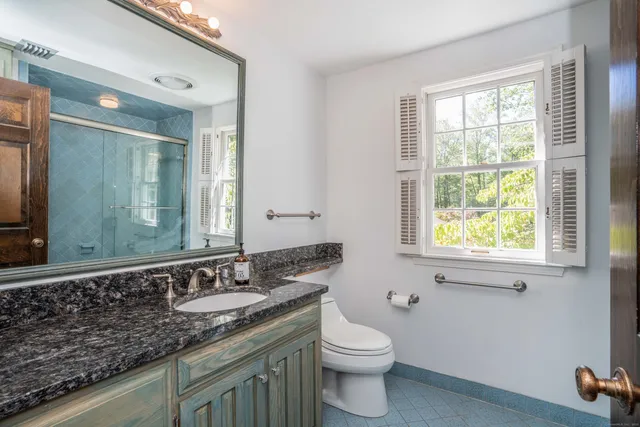 $925,000 | 15 Rushleigh Road, West Hartford, CT 06117