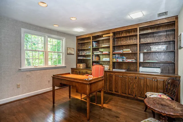 $925,000 | 15 Rushleigh Road, West Hartford, CT 06117