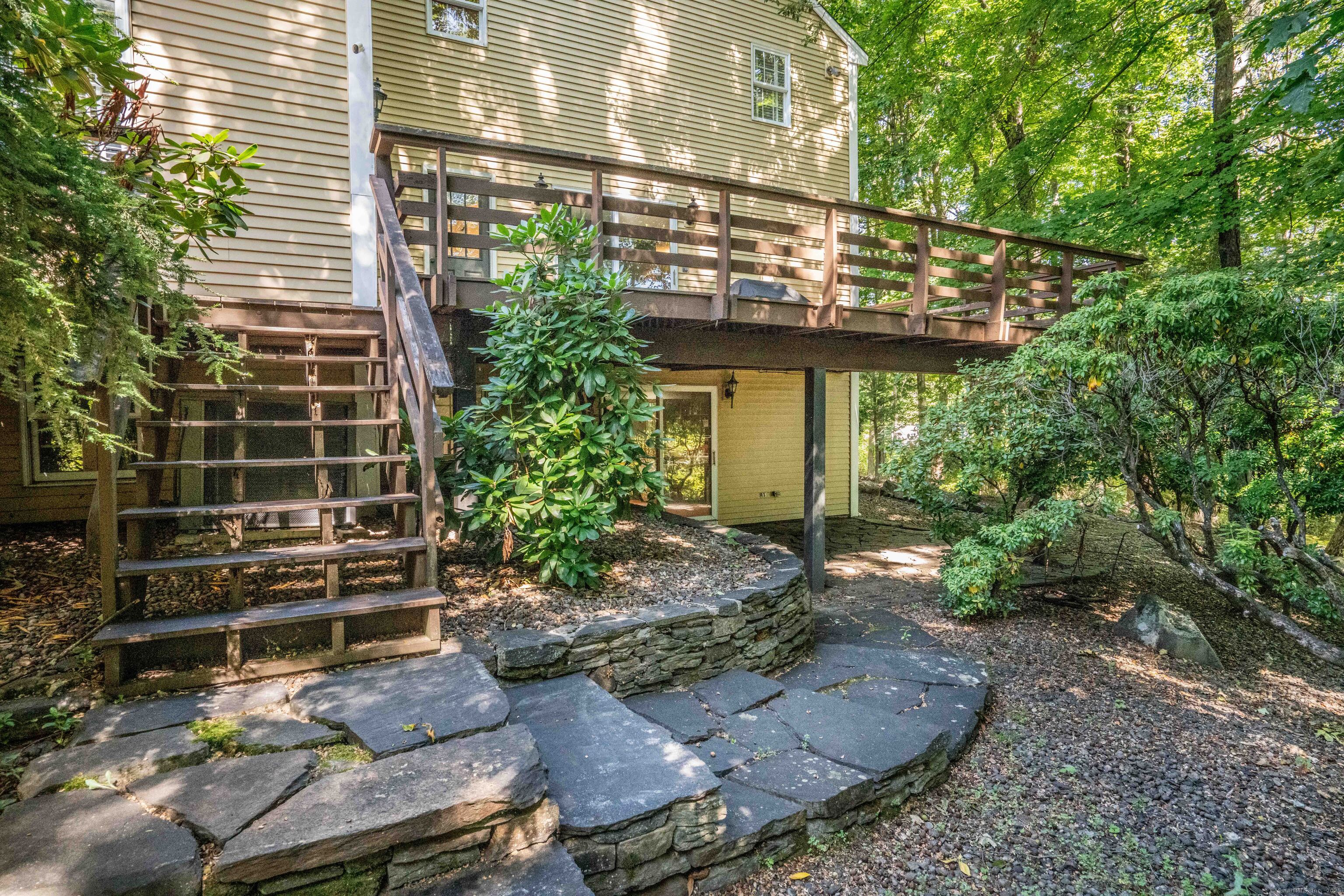 15 Rushleigh Road West Hartford, CT 06117 - Photo 32 of 40