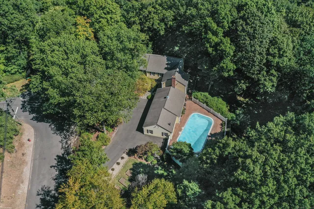 $925,000 | 15 Rushleigh Road, West Hartford, CT 06117