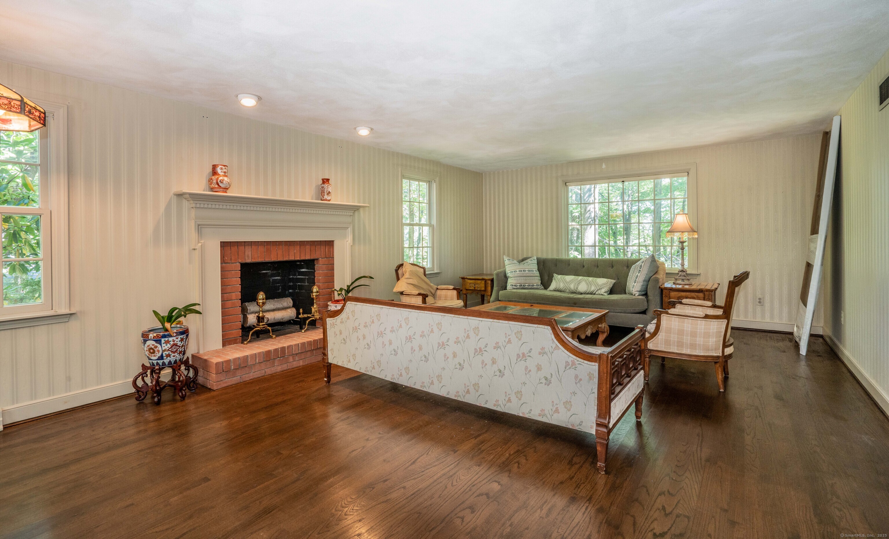 15 Rushleigh Road West Hartford, CT 06117 - Photo 5 of 40