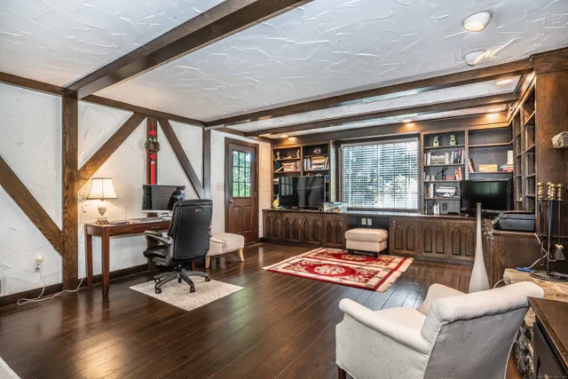 $925,000 | 15 Rushleigh Road, West Hartford, CT 06117