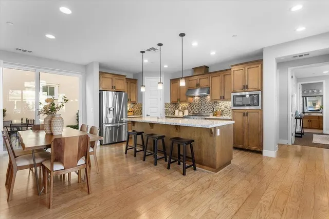 $1,395,000 | 406-406 Mosley Avenue, Alameda, CA 94501