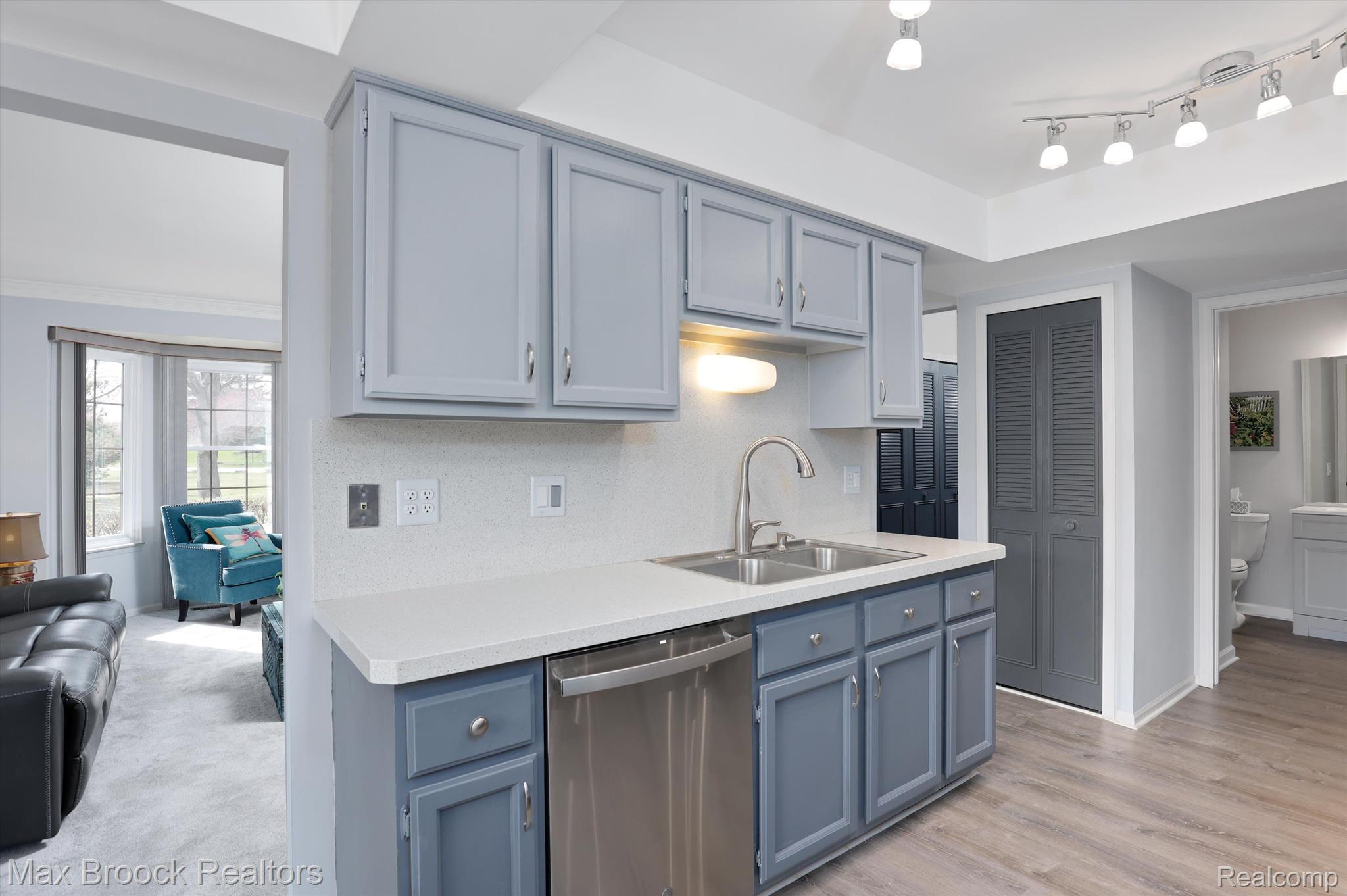 412 Meadow Bridge Drive Rochester, MI 48307 - Photo 7 of 25