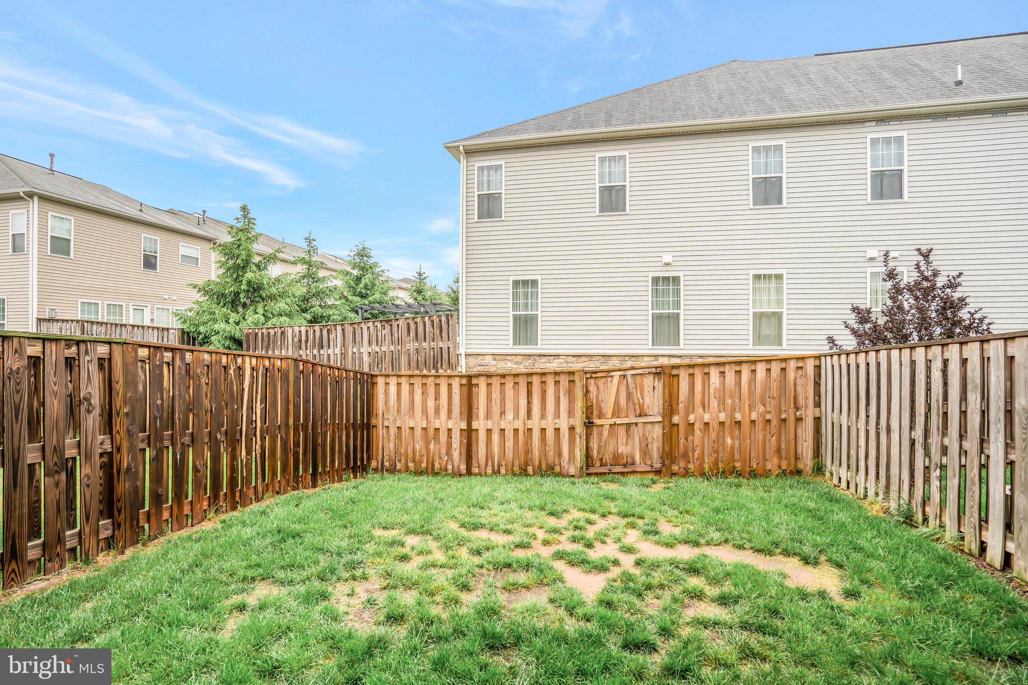 42482 Benfold Square Ashburn, VA 20148 - Photo 22 of 34 a view of a backyard