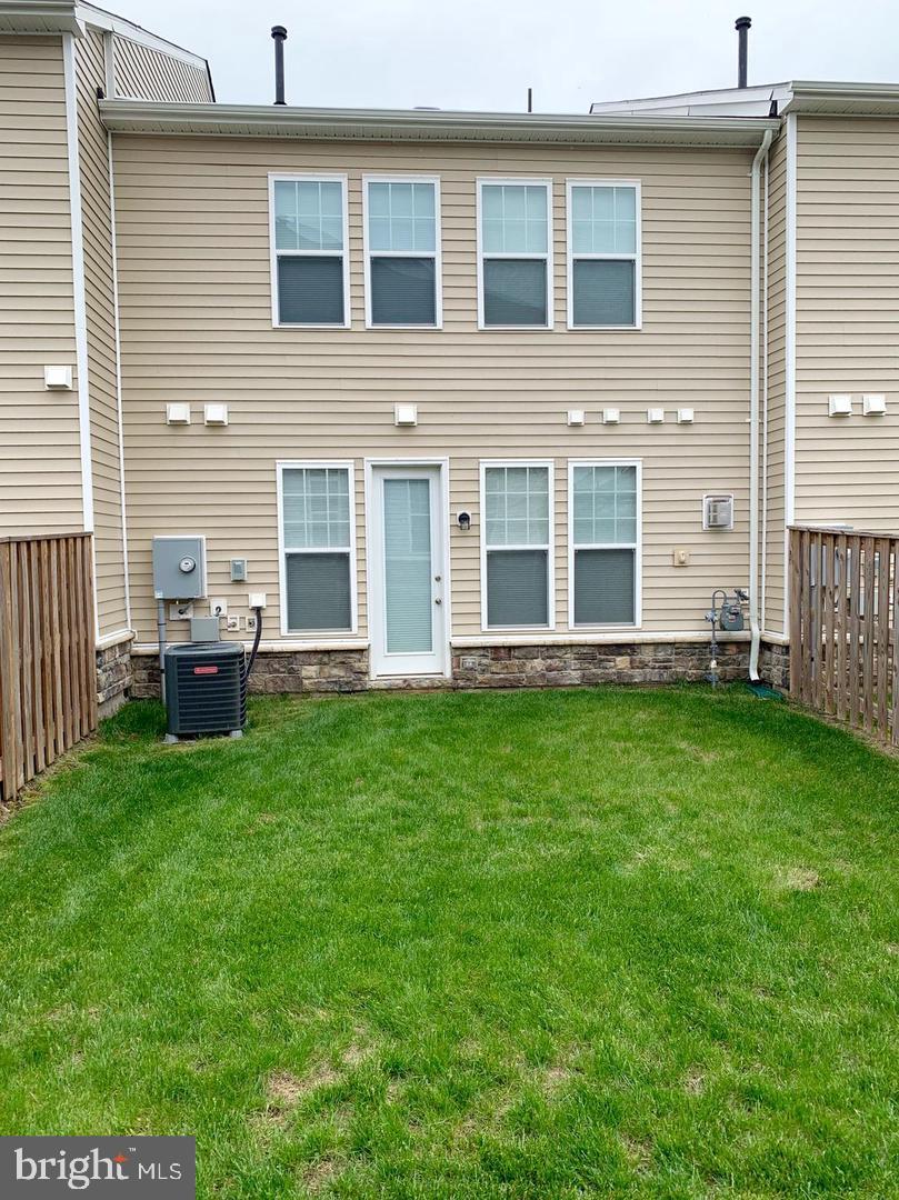 42482 Benfold Square Ashburn, VA 20148 - Photo 24 of 34 a view of a house with backyard and porch