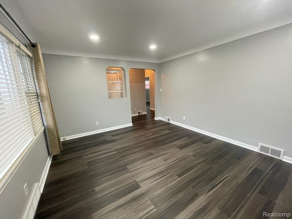 14067 Trenton Road Southgate, MI 48195 - Photo 5 of 23