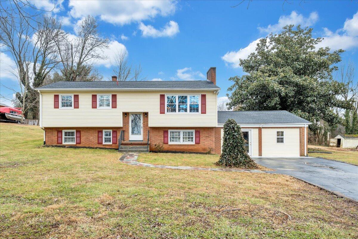 7025 Dallas Road Roanoke, VA 24019 - Photo 1 of 51 7025 Dallas Rd