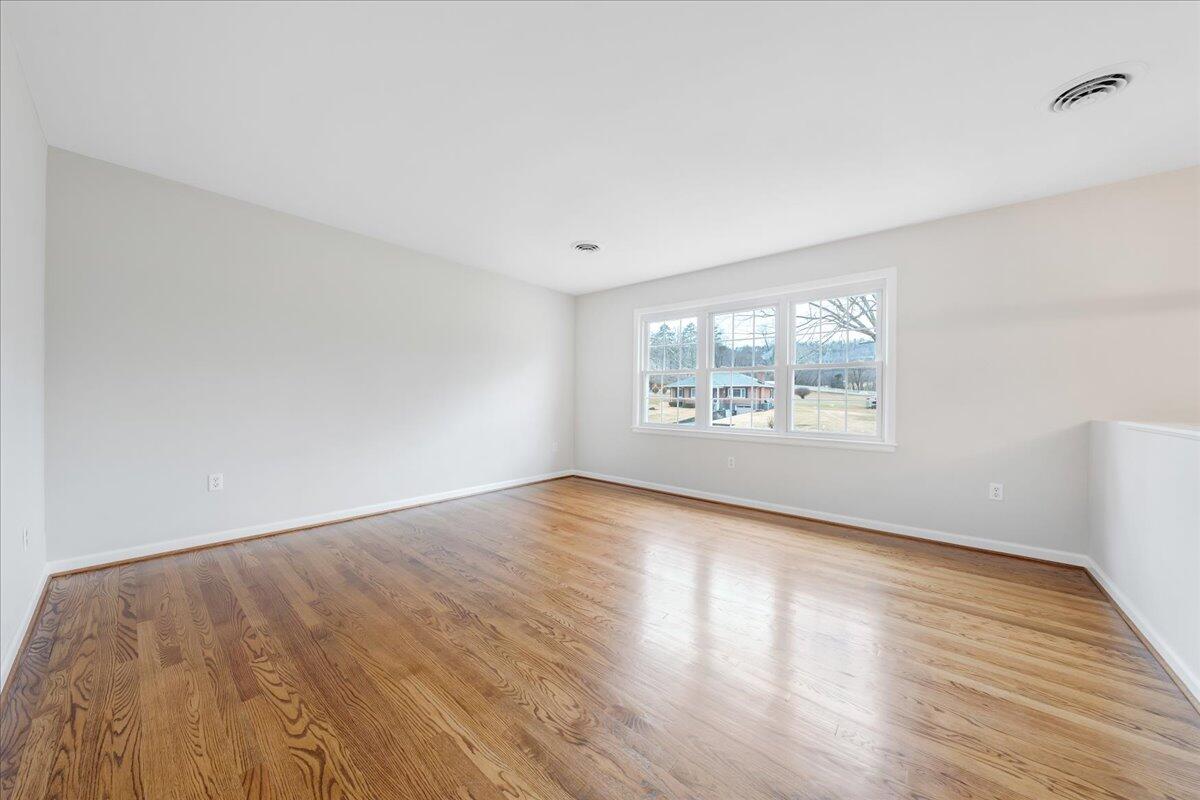 7025 Dallas Road Roanoke, VA 24019 - Photo 2 of 51 02-MIB00630