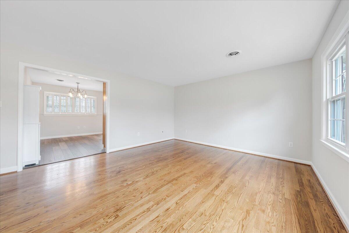 7025 Dallas Road Roanoke, VA 24019 - Photo 5 of 51 05-MIB00639