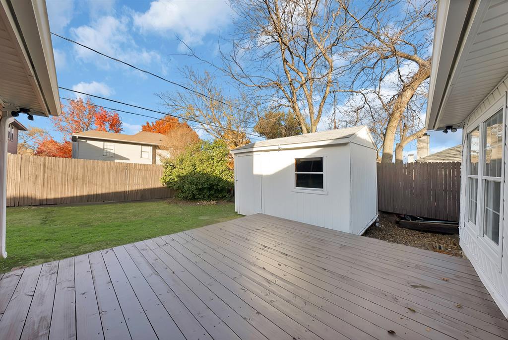 825 Meadowdale Road Arlington, TX 76017 - Photo 16 of 19 a view of a backyard of the house