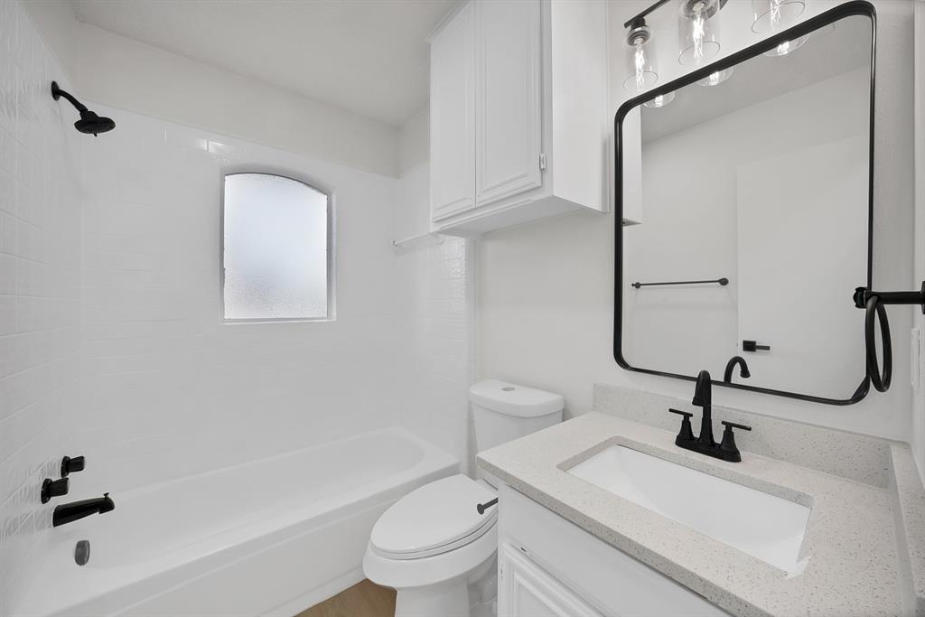 825 Meadowdale Road Arlington, TX 76017 - Photo 6 of 19 a bathroom with a sink a toilet and shower