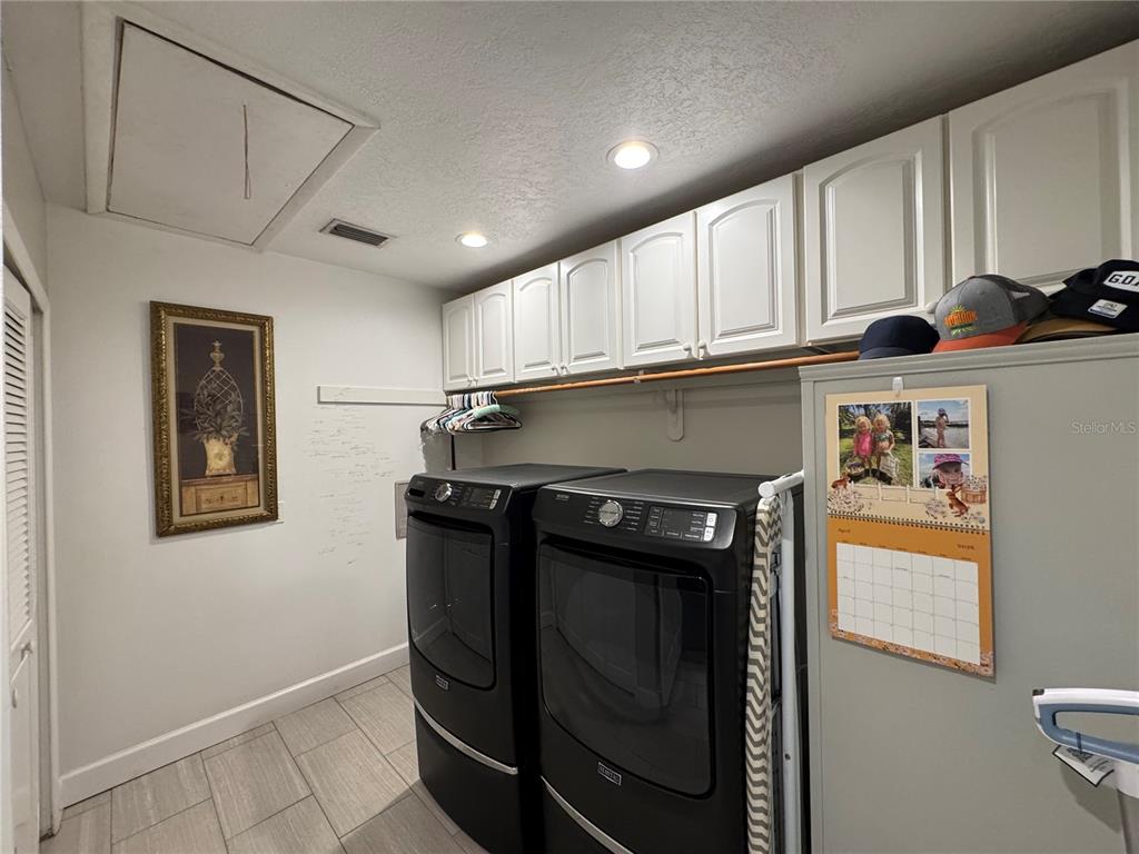 334 West F Street Frostproof, FL 33843 - Photo 16 of 48 a utility room with dryer and washer