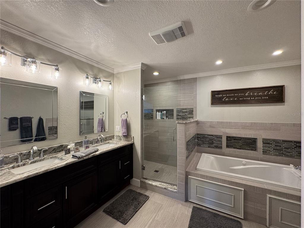 334 West F Street Frostproof, FL 33843 - Photo 30 of 48 a bathroom with double vanity and a bathtub