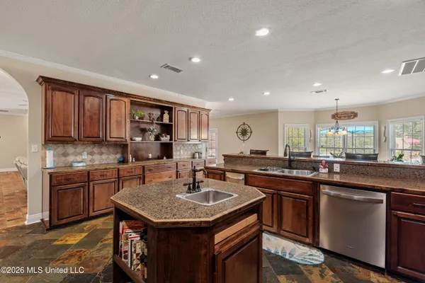 $689,000 | 152 Highway 42, Sumrall, MS 39482