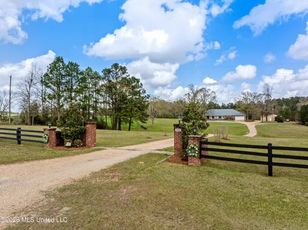 $689,000 | 152 Highway 42, Sumrall, MS 39482