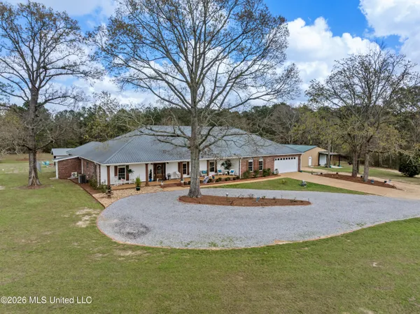 $689,000 | 152 Highway 42, Sumrall, MS 39482