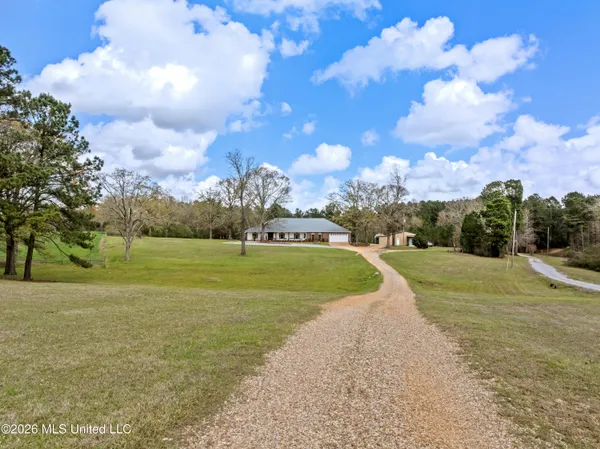 $689,000 | 152 Highway 42, Sumrall, MS 39482