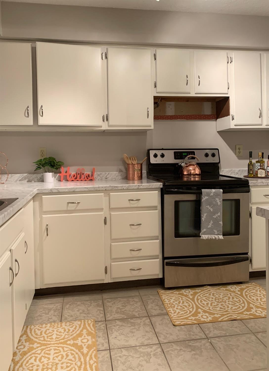 421 Redding Road, Unit 103 Lexington, KY 40517 - Photo 17 of 58 Range hood should be installed soon