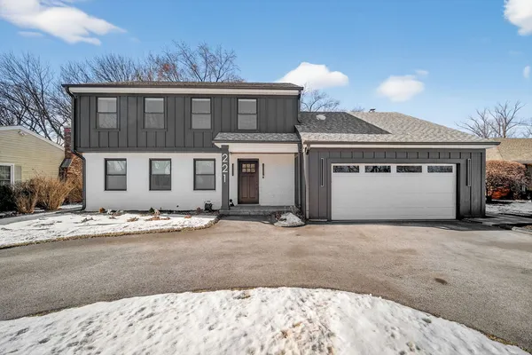 $899,900 | 221 Olesen Drive, Naperville, IL 60540