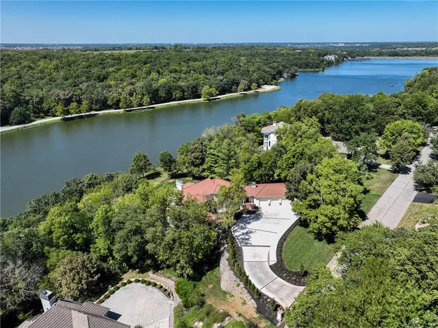 $5,000,000 | 17040 South Highland Ridge Drive, Loch Lloyd, MO 64012