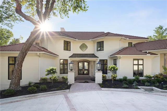 $5,000,000 | 17040 South Highland Ridge Drive, Loch Lloyd, MO 64012