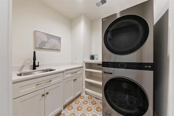 $4,750,000 | 17040 South Highland Ridge Drive, Loch Lloyd, MO 64012