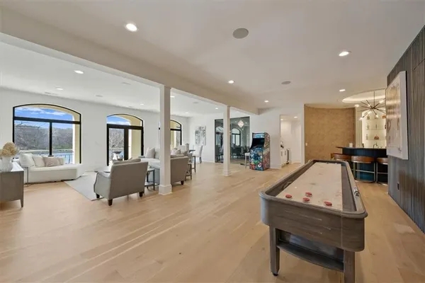 $4,750,000 | 17040 South Highland Ridge Drive, Loch Lloyd, MO 64012
