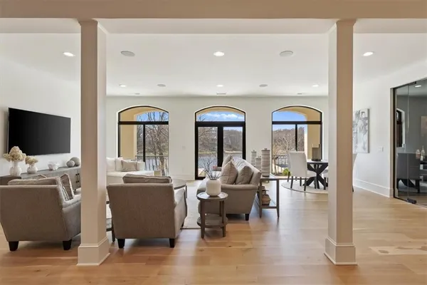 $4,750,000 | 17040 South Highland Ridge Drive, Loch Lloyd, MO 64012