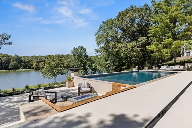 $5,000,000 | 17040 South Highland Ridge Drive, Loch Lloyd, MO 64012