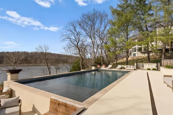 $4,750,000 | 17040 South Highland Ridge Drive, Loch Lloyd, MO 64012