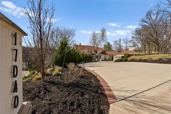 $4,750,000 | 17040 South Highland Ridge Drive, Loch Lloyd, MO 64012