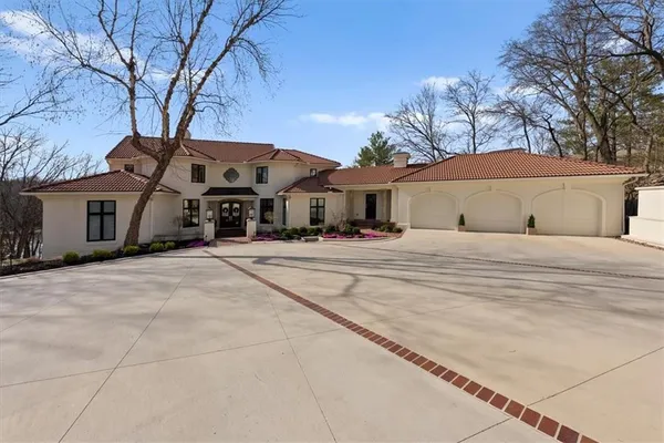 $4,750,000 | 17040 South Highland Ridge Drive, Loch Lloyd, MO 64012
