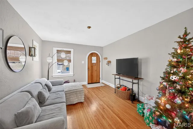 $260,000 | 9292 Fayette Avenue, St. Louis, MO 63123