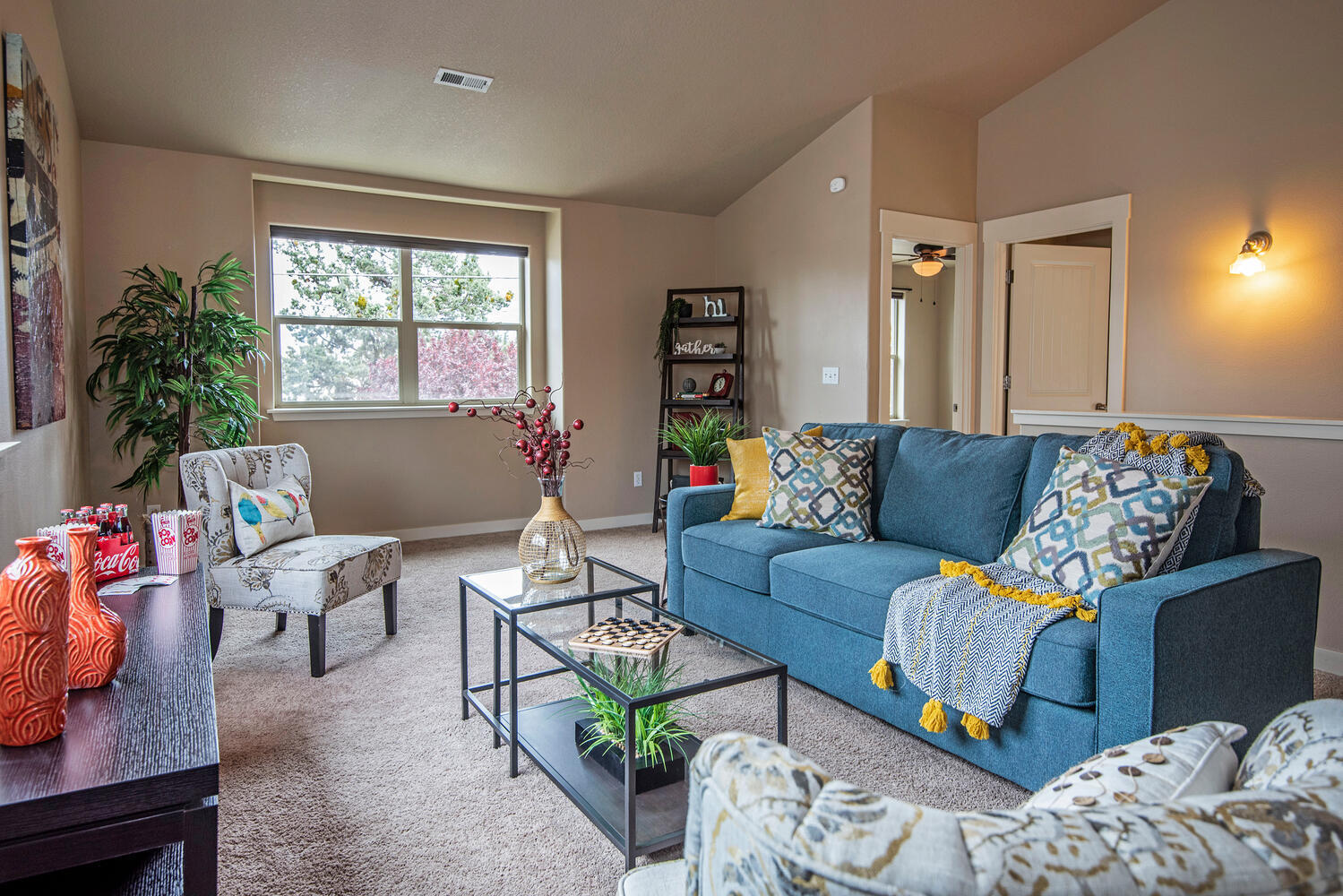 63225 Boyd Acres Road Bend, OR 97701 - Photo 2 of 22 Family Room