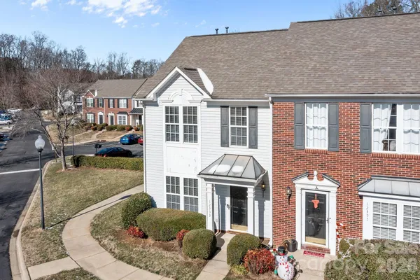 a view of multiple houses with a yard