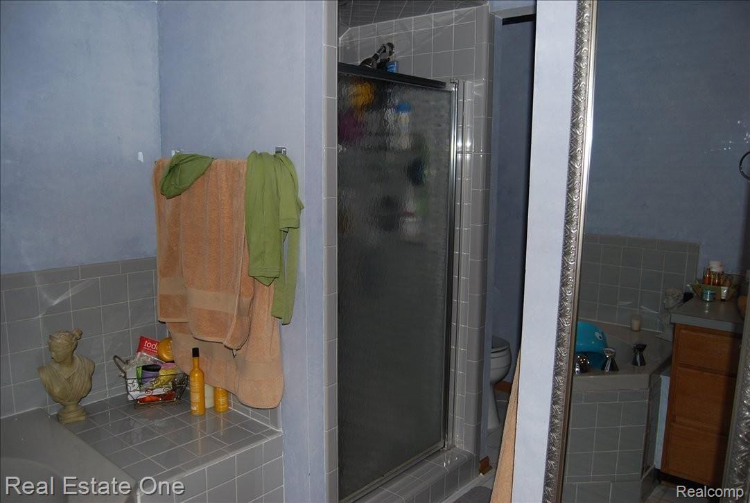 3371 Donley Avenue Rochester, MI 48309 - Photo 12 of 19 12 Master Bath 2