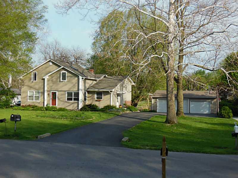2039 Woodcrest Road Indianapolis, IN 46227 - Photo 3 of 24 Gallery Image 3