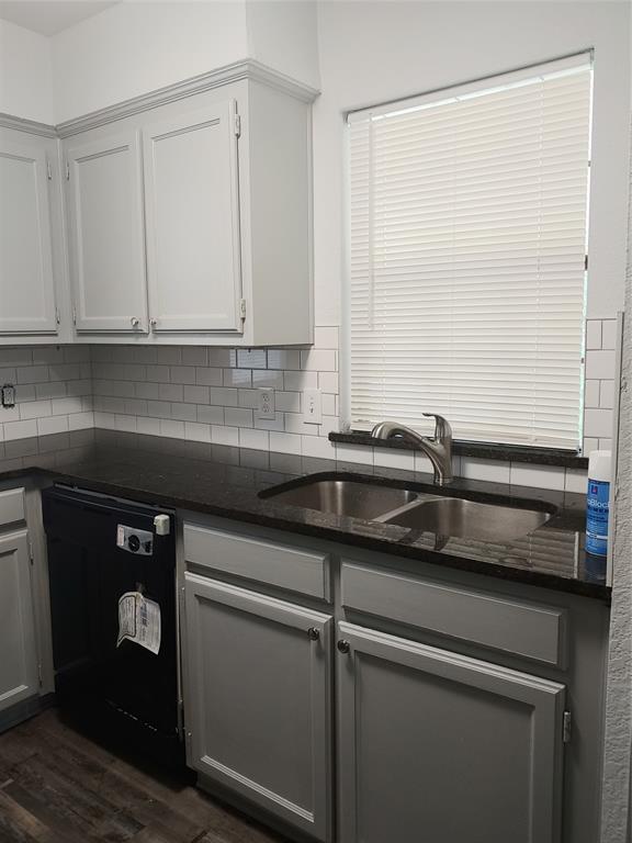215 Lake Park Road Lewisville, TX 75057 - Photo 7 of 16