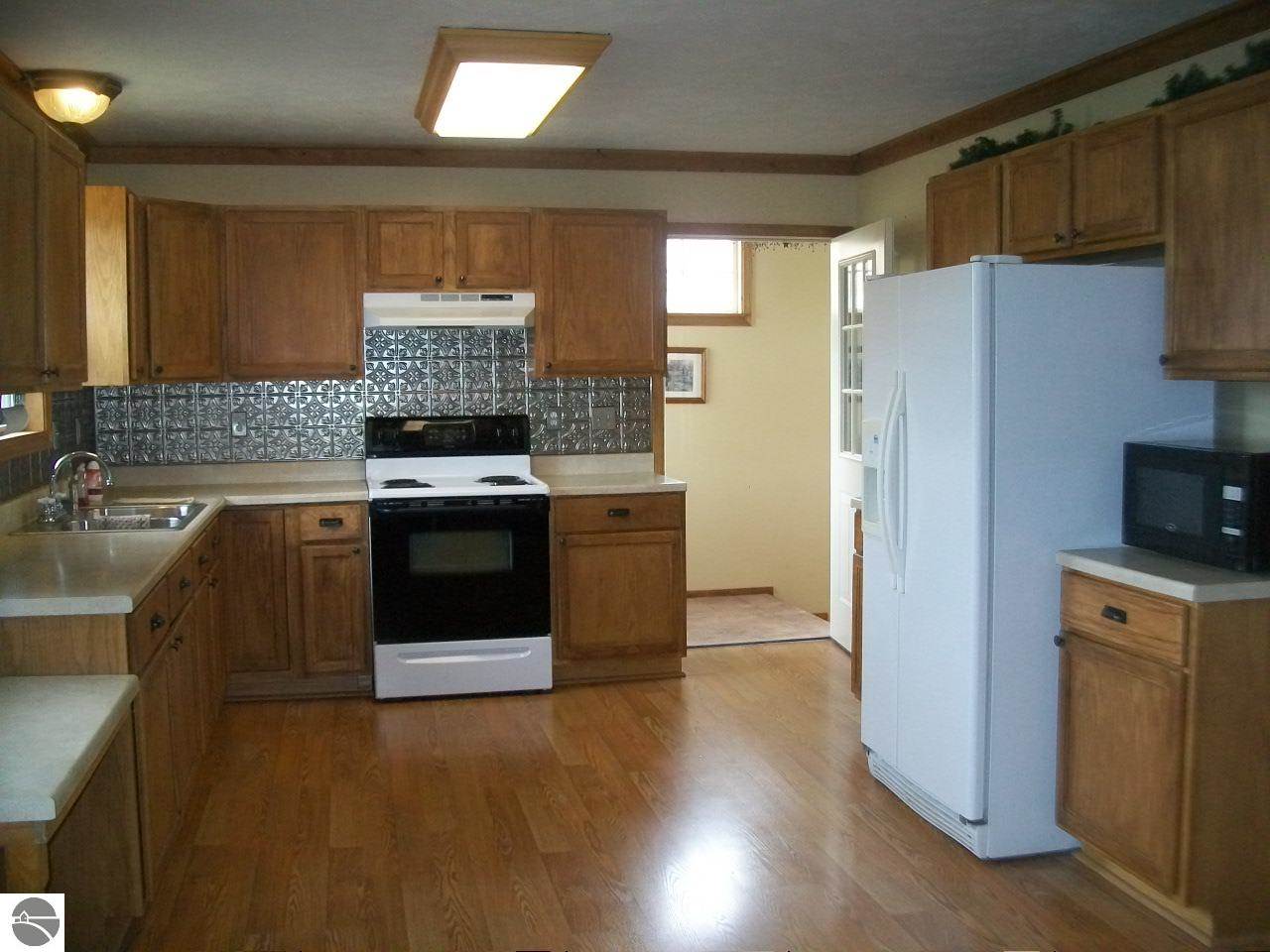 1185 South Luce Road Ithaca, MI 48847 - Photo 3 of 33 1789794-2.JPG
