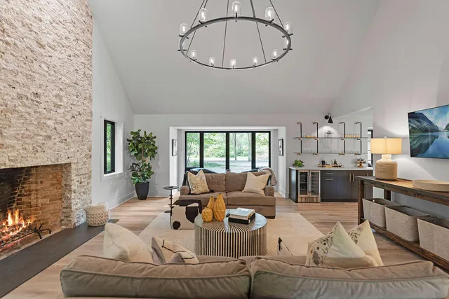 $3,700,000 | 582 Campbell Road, Saugatuck, MI 49453