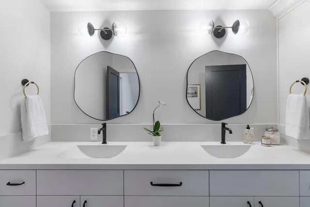 $3,700,000 | 582 Campbell Road, Saugatuck, MI 49453