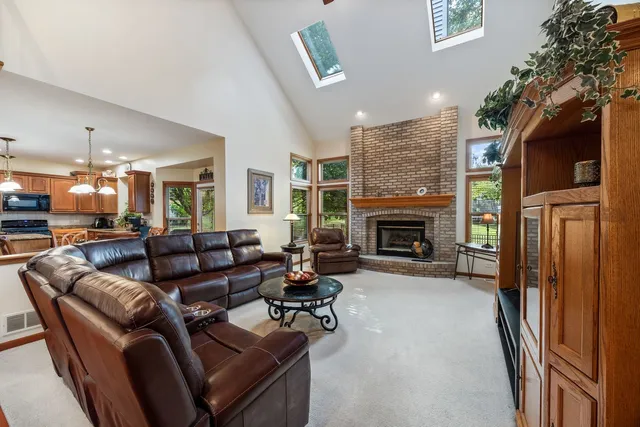 $529,900 | 238 Willowwood Drive, Oswego, IL 60543