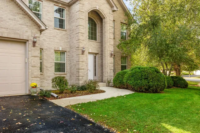 $529,900 | 238 Willowwood Drive, Oswego, IL 60543