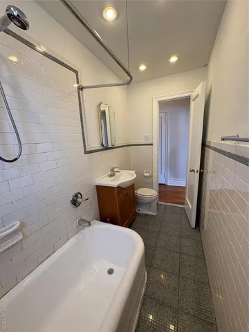 $389,000 | 5005 43rd Avenue, Unit 5H | Woodside