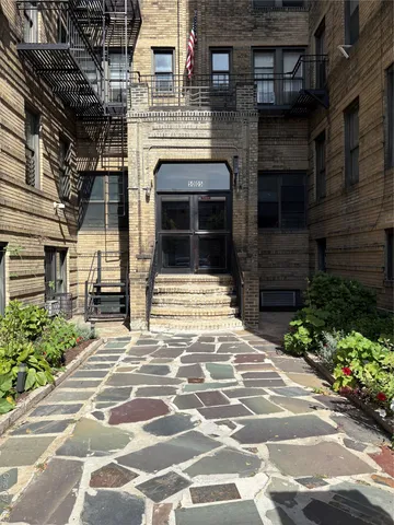 $389,000 | 5005 43rd Avenue, Unit 5H | Woodside